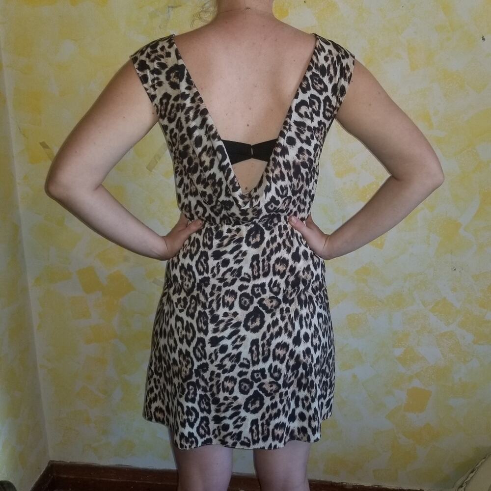 Alice & Olivia Leopard Print Drape Back Mini Dres… - image 2